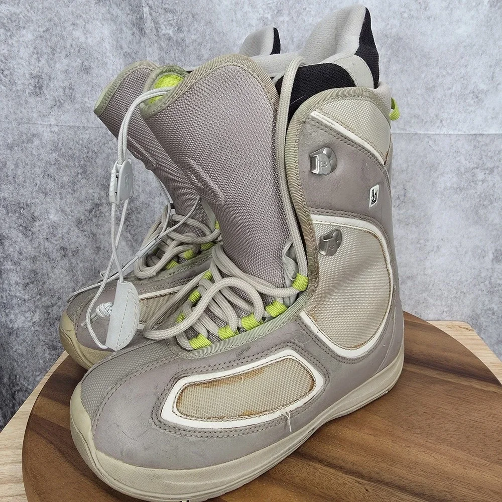 Burton breed snowboard